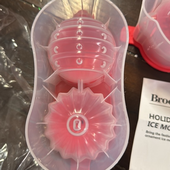 Holiday Ice Mold Set - Picture 2 of 3